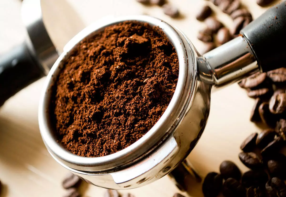 Café en cuchara cafetera